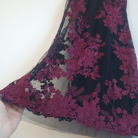 Embroidered mesh floral dress - Picture 7 of 8